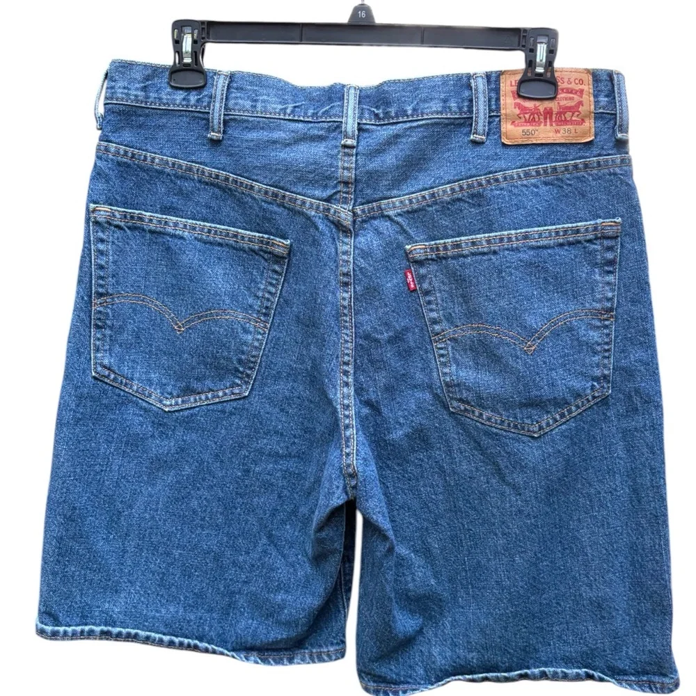 Levi’s-Men’s size 38 waist 505 jean shorts Bermuda length. Medium wash. EUC!
